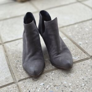 FRYE ladies slip on booties 8.5M